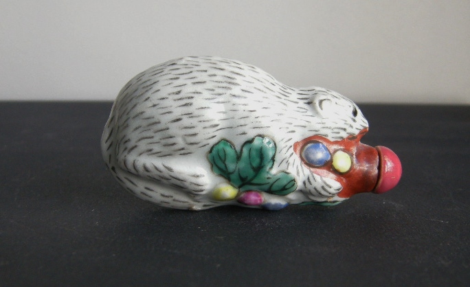 Snuff bottle porcelain squirrel shape